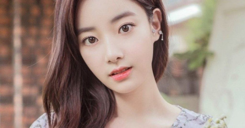 L’ancienne membre d’APRIL Lee Hyunjoo révèle qu’elle a été poursuivie par DSP Media et demande au public d’arrêter de critiquer les membres d’APRIL.