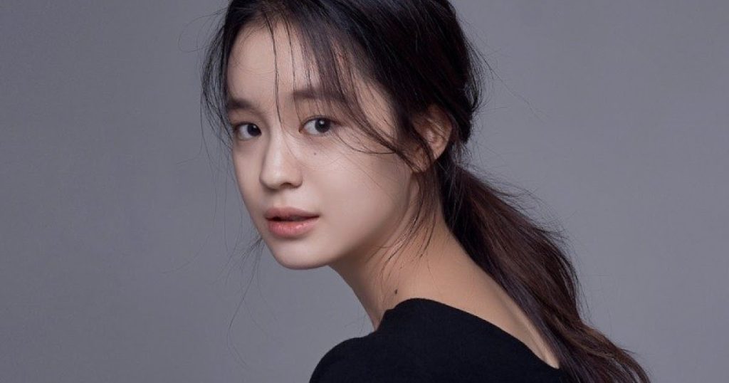 L’actrice débutante Park Hye Eun aurait été renvoyée de la prochaine série télévisée de la chaîne K-Drama de tvN en raison de ses faibles compétences d’actrice.