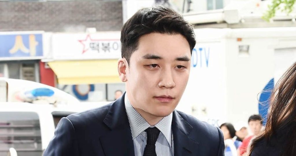 Dispatch révèle les journaux de chat Kakao de Seungri et d’autres, contredisant ses affirmations de “correction automatique” et montrant sa vraie nature.