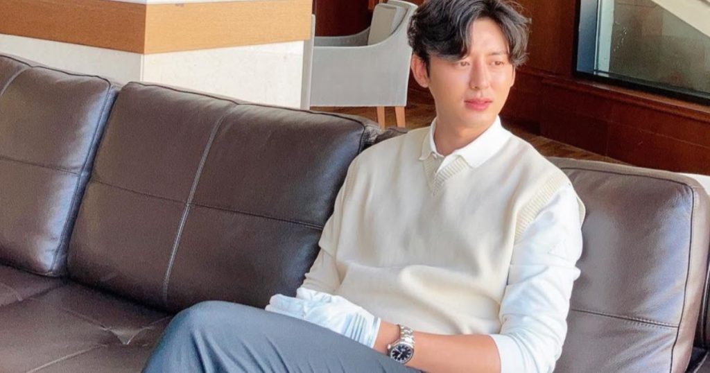 L’acteur Lee Ji Hoon s’excuse pour sa controverse et précise que c’est l’employé qui l’a accusé de “Power Tripping” qui a maltraité le personnel.