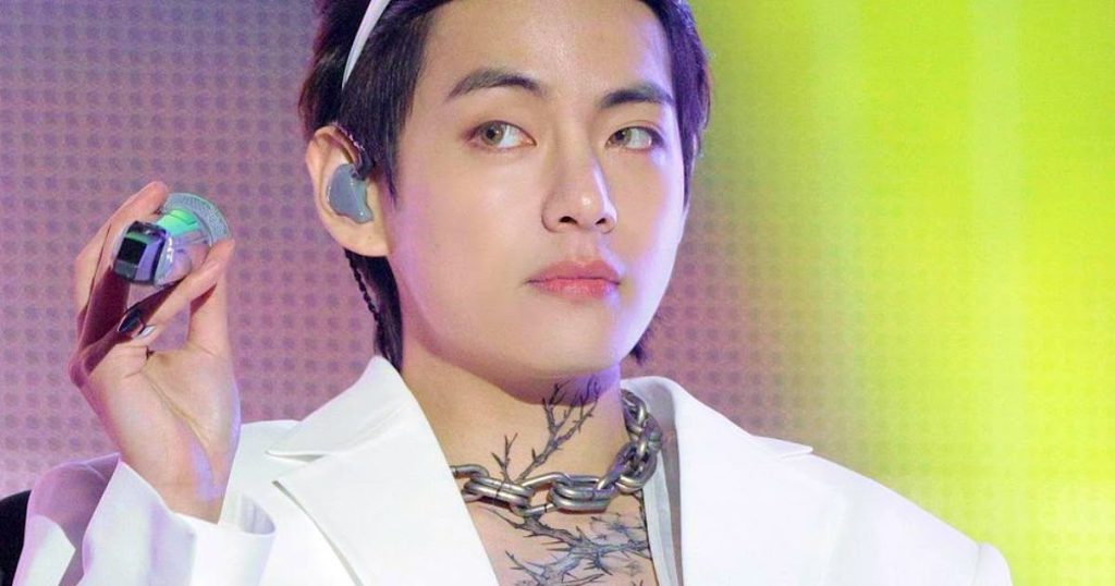 Voici pourquoi V de BTS pense que sa nouvelle carte de crédit sur invitation était destinée à être la sienne.