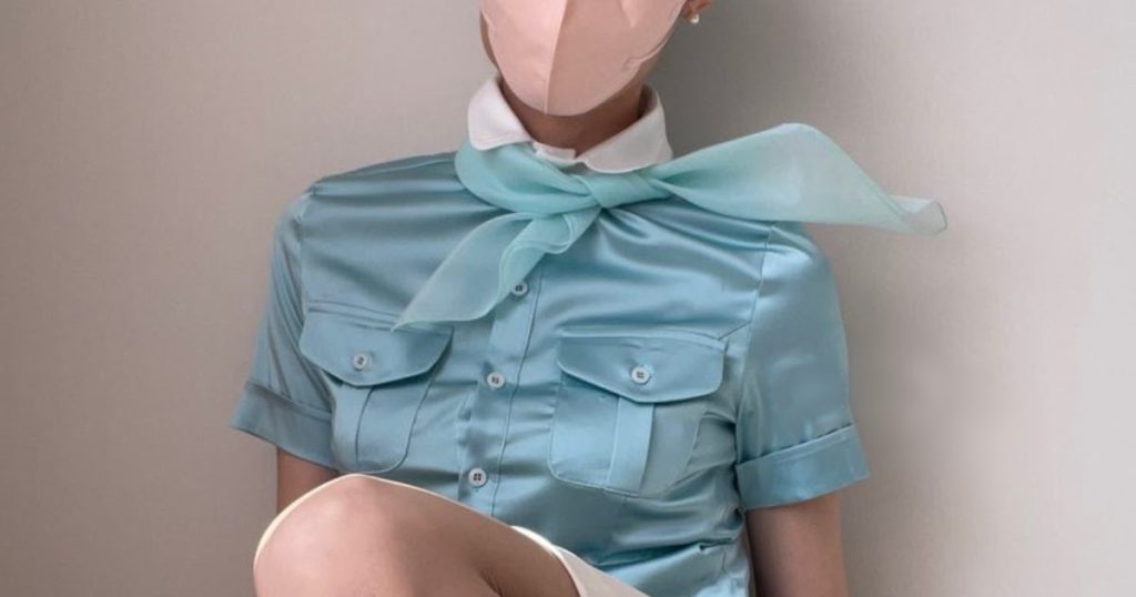 Un YouTubeur coréen poursuit ses détracteurs pour un “Look-Book d’hôtesse de l’air” obscène et se fait arrêter pour pornographie et prostitution.