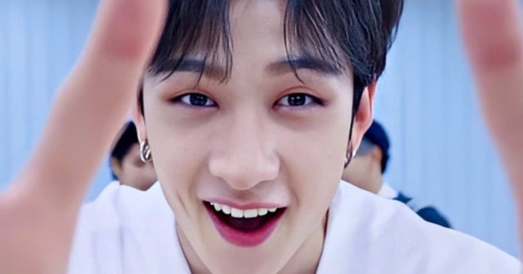 La “révélation accidentelle” de la couleur des cheveux de Bang Chan de Stray Kids a été transformée en une animation adorable