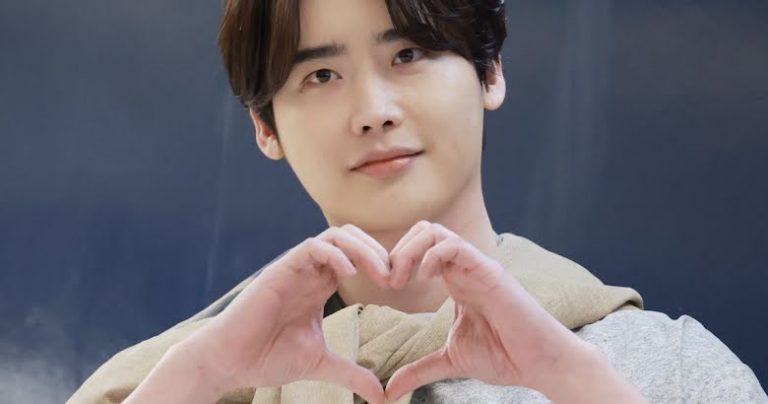 Lee Jong Suk Makes First Public Appearance Since Dating News With IU And Fans Can’t Get Enough Of His Boyfriend Vibes