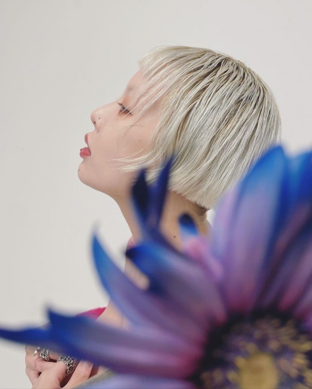HyunA Exudes Sexiness In Daring Photos + How People Reacted