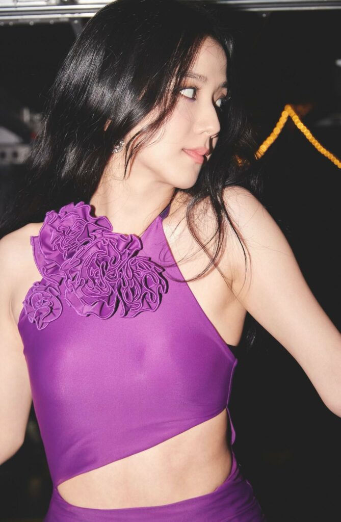 BLACKPINK Jisoo gave a “spoiler” of her solo debut on Weverse