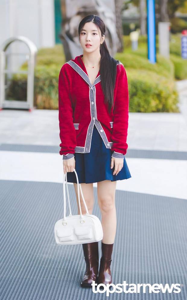 Kwon Eunbi Earns Praises From RUBIs For Her Striking Proportions