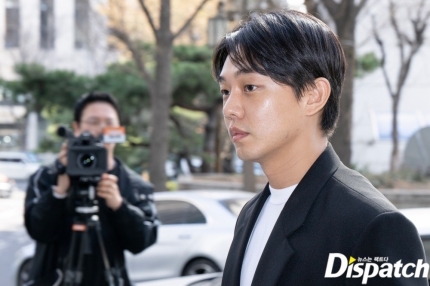 Actor Yoo Ah In Appears In Public For The First Time Since Drug Scandal And Attends Police Investigation