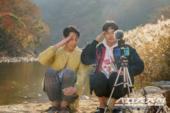“Did this field look that easy?”…Cool response from Park Sung Kwang, who debuted as feature commercial film director