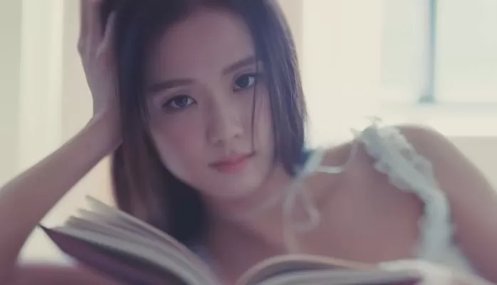 BLACKPINK Jisoo certifies her “world’s No.1 beauty” title with flawless close-up shots in solo MV “Flower”