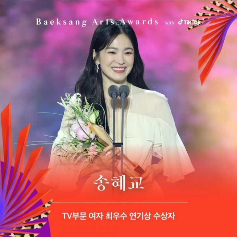 Song Hye Kyo’s Award Acceptance Speech Goes Viral with Over 1.9 Million Views, Praised for Her Humor and Gratitude