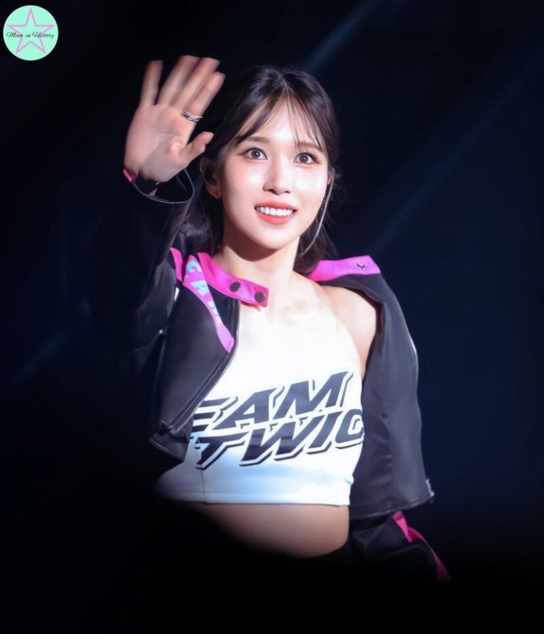 Twice S Mina Takes On The No Bra Fashion Trend In A Sexy Form Fitting Dress The Kpop Source