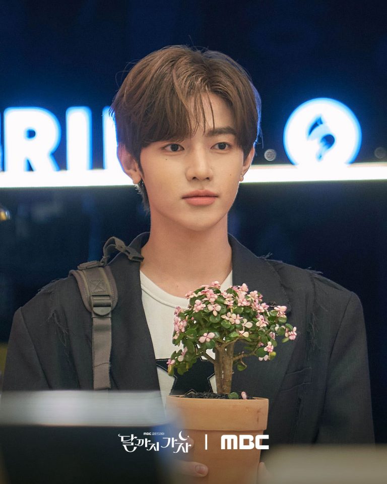 Watch: Jo Aram’s Ex Zhang Hao’s Unexpected Visit Makes Ahn Dong Gu Jealous In “To The Moon”