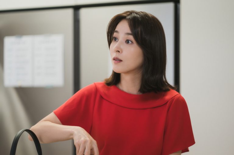 Han Hye Jin And Jin Seo Yeon’s Love Lives Couldn’t Be More Different In “No Next Life”