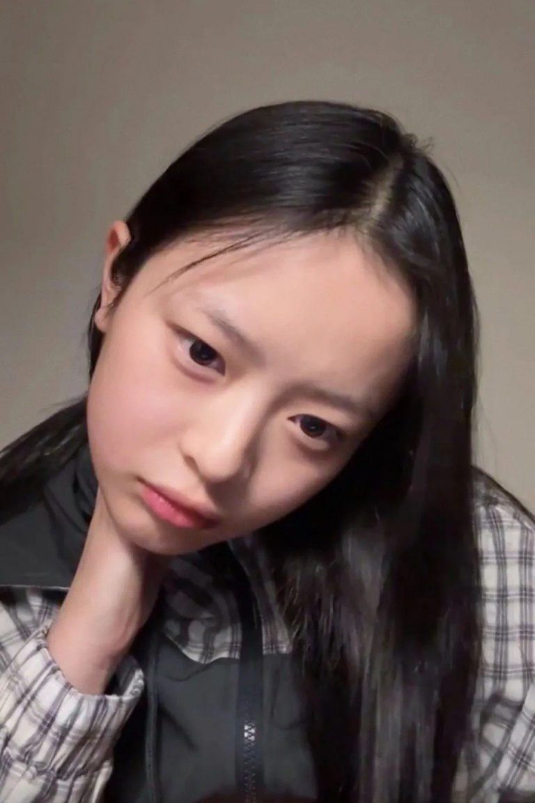 NewJeans’ Hanni Missed Agency Meeting Abroad; ADOR Plans Separate Meeting Upon Her Return