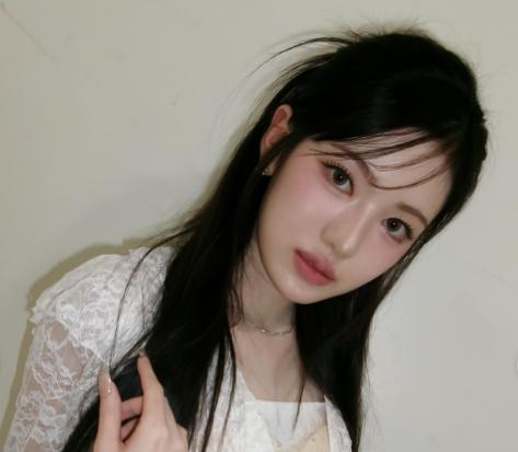 KiiiKiii’s Sui Stuns Fans With Gorgeous Pictorial for Vogue Korea