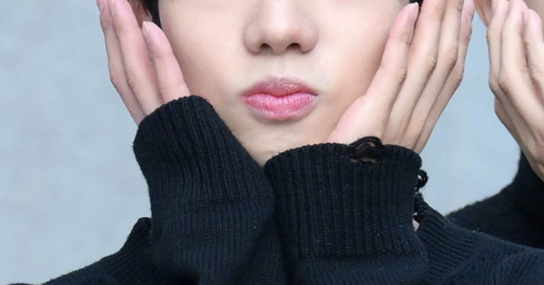 Popular Idol Group Living With No Electricity Triggers Massive Backlash