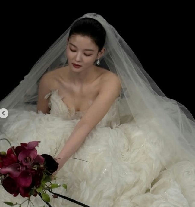 Kim Yoo Jung Reclaims No.1 Most Buzzworthy Actor, How Is Park Seo Joon’s New Drama Performing?