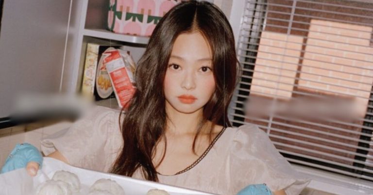 BLACKPINK’s Jennie Sparks Reactions With Unexpected Fanclub Items