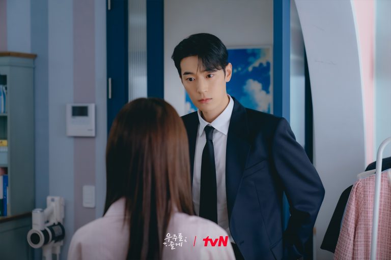 Park Seo Ham’s Surprise Visit Puts Roh Jeong Eui And Bae In Hyuk’s Living Arrangement At Risk In “Our Universe”