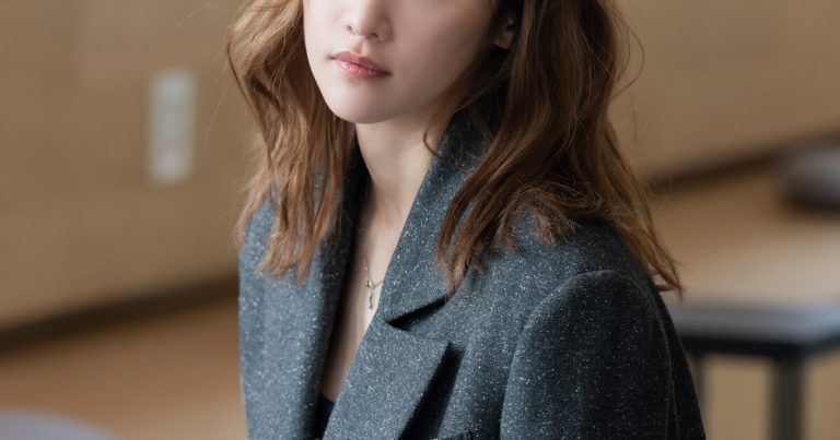 “Ask Me Anything” — Award-Winning Actress Is An Open Book When It Comes To Her Dating Life