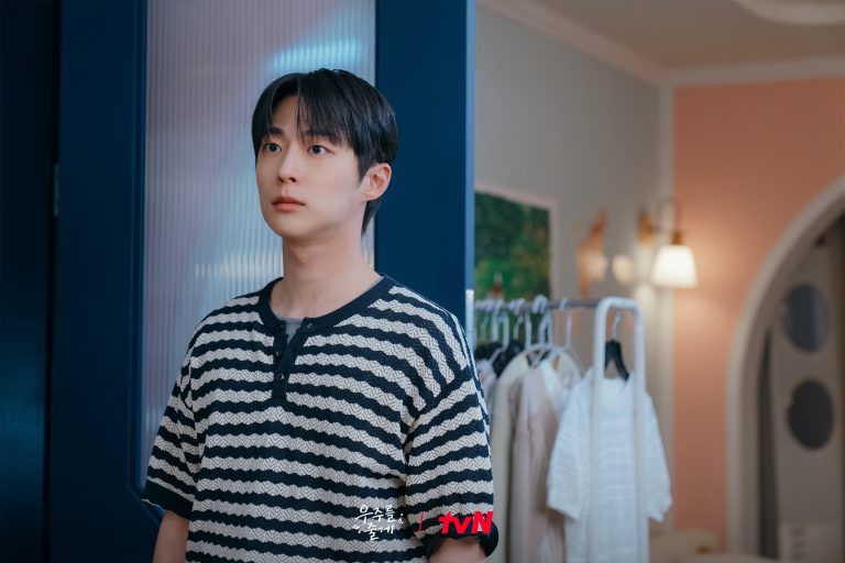 Bae In Hyuk’s And Roh Jeong Eui’s Gazes Change After Bae In Hyuk’s Confession In “Our Universe”