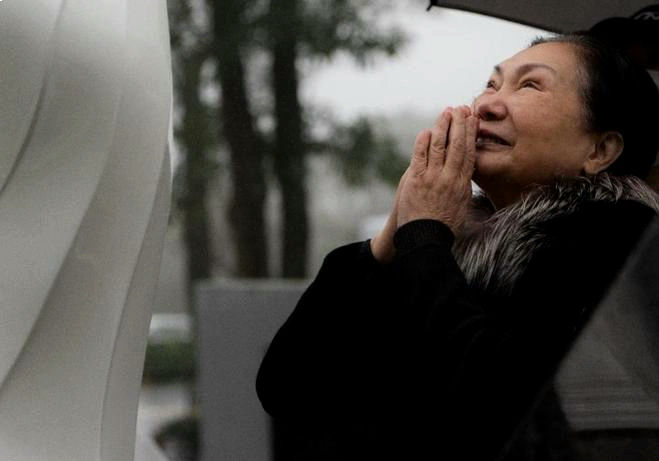 Memorial Statue of Barbie Hsu Sparks Debate Over Lack of Likeness