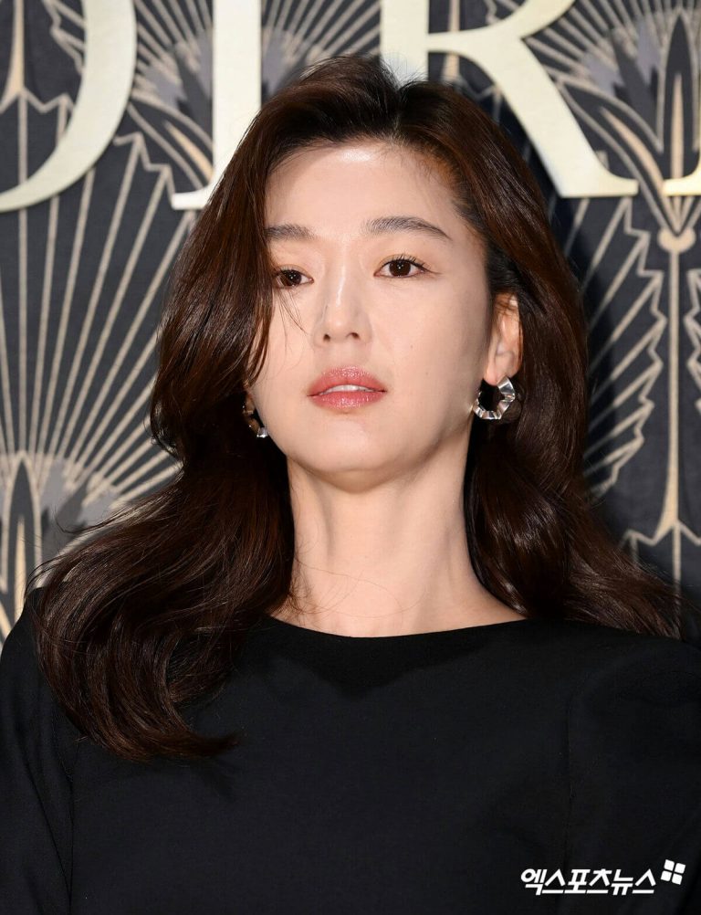 Jun Ji-hyun Purchases Two Buildings in Seongsu-dong’s Atelier Street for 46.8 Billion KRW