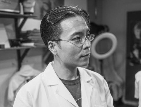 Park Seo Joon Shares Kim Ji Soo’s Wedding Invitation, Teasing Upcoming March 28 Ceremony