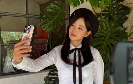 Kim Se Jeong Considering Leaving Jellyfish Entertainment, Is Actively Meeting With Other Agencies Ahead of Contract Renewal