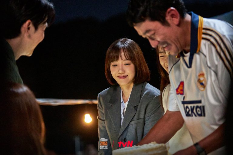 Ha Jung Woo, Kim Jun Han, Krystal, And Park Seo Kyung Joyfully Celebrate Im Soo Jung’s Birthday In “Mad Concrete Dreams”