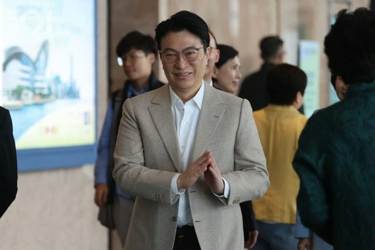 Hong Kong “Lingerie Angel” Sued by Billionaire Over Defamation