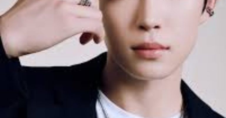 Fans Give Out Flyers At “M!net” Building, Calling Attention To ALPHA DRIVE ONE Member’s Controversies