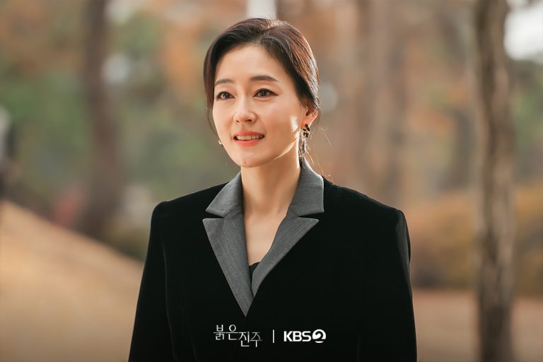 Park Jin Hee Misunderstands Kim Kyung Bo And Chun Hee Joo’s Relationship In “Pearl In Red”