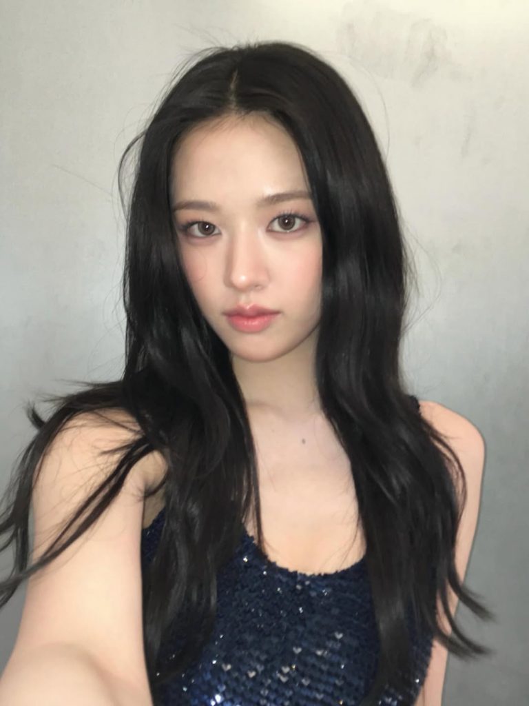 IVE’s Yujin Goes Viral For Statement On AI-Generated Fan Letters At Fansign