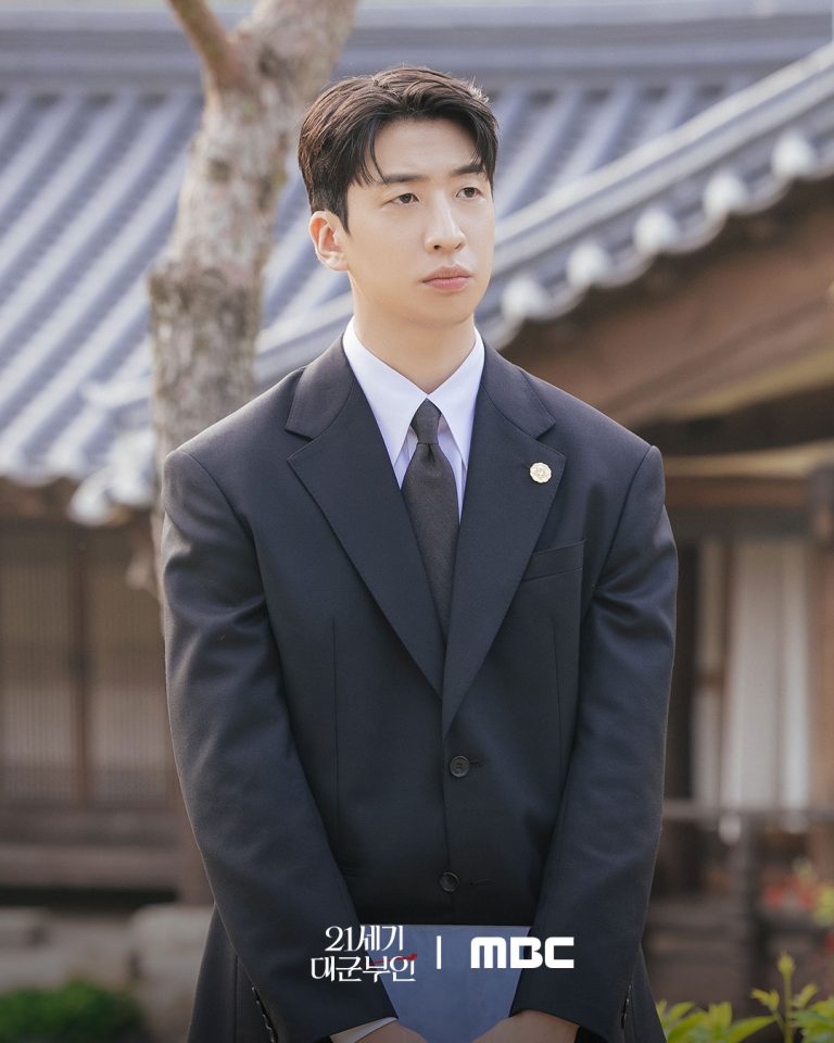 Yoo Su Bin And Lee Yeon Are Loyal Confidants Of Byeon Woo Seok And IU In New Drama “Perfect Crown”