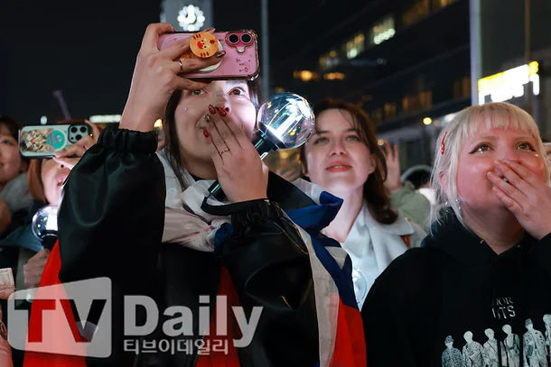 BTS Gwanghwamun Crowd Draws 104,000, Not 260,000: HYBE and Seoul City Estimates