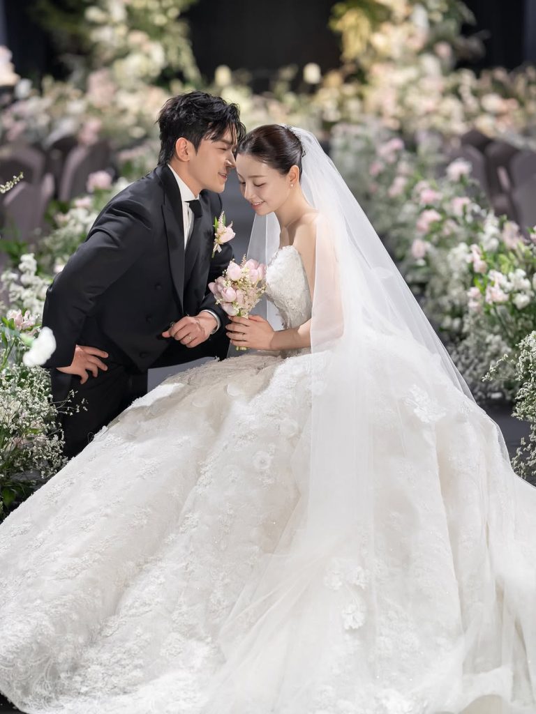 Shinhwa’s Lee Min Woo And His Wife Share Photos From Their Wedding Day