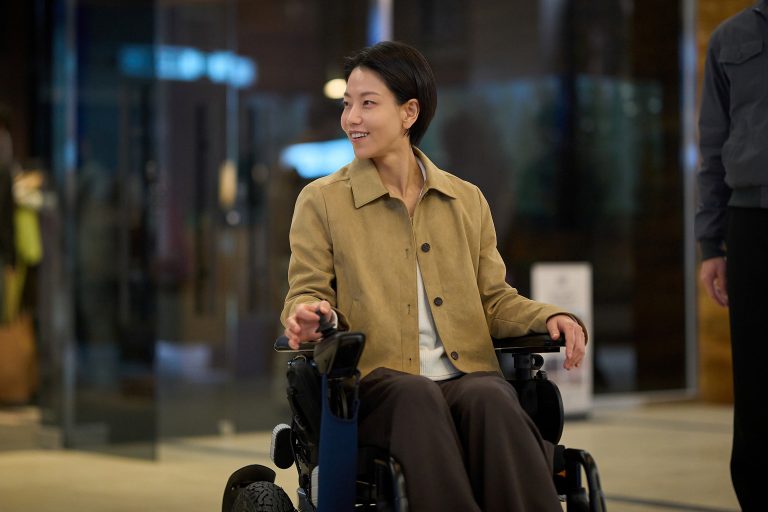 Kim Shin Rok Is Trapped In A Virus-Infected Building During A Visit To Her Younger Brother Ji Chang Wook In New Film “Colony”