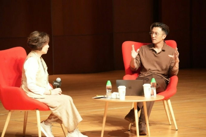 Nicholas Tse Sparks Buzz by Wearing “Love Bracelet” Linked to Faye Wong Again