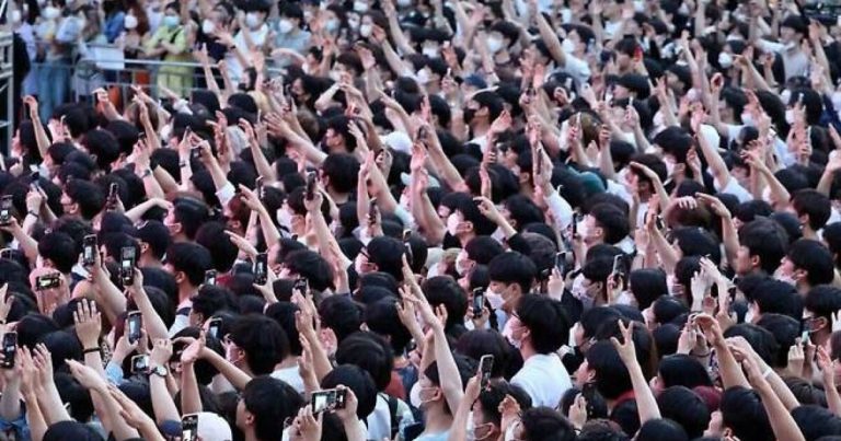 The Shocking Amount Of Money Needed To Book K-Pop Idols Of Different Tiers For School Festivals