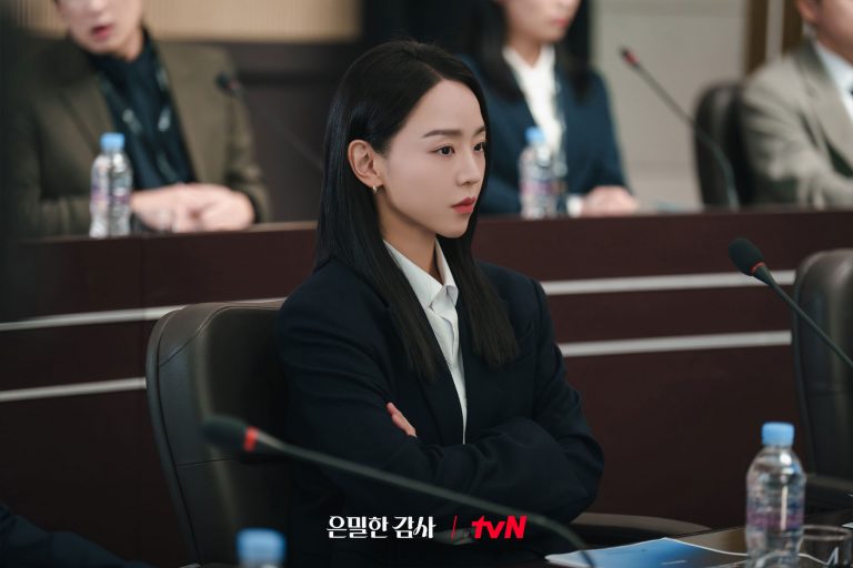 All Eyes Are On Hong Hwa Yeon In “Filing For Love”