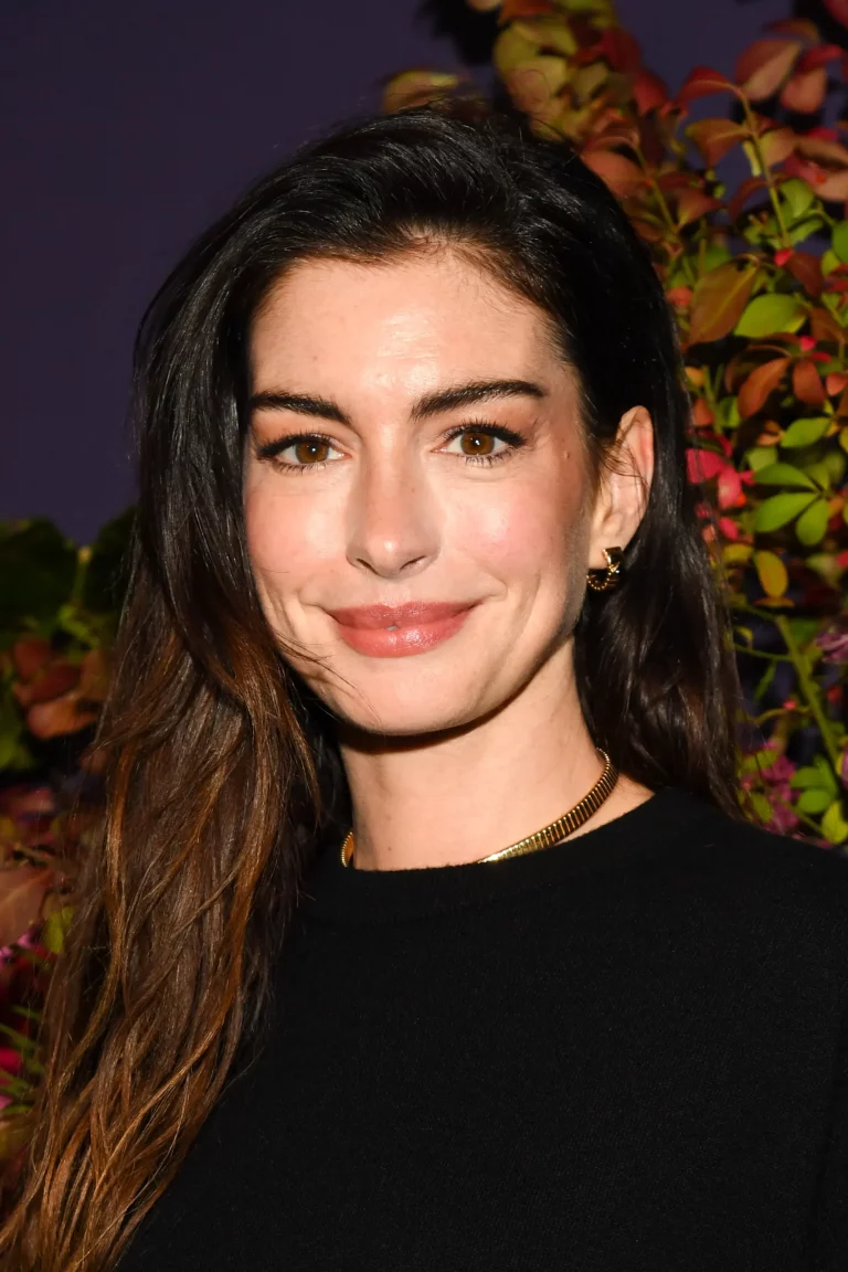Anne Hathaway Reveals She Was Blind in One Eye for 10 Years