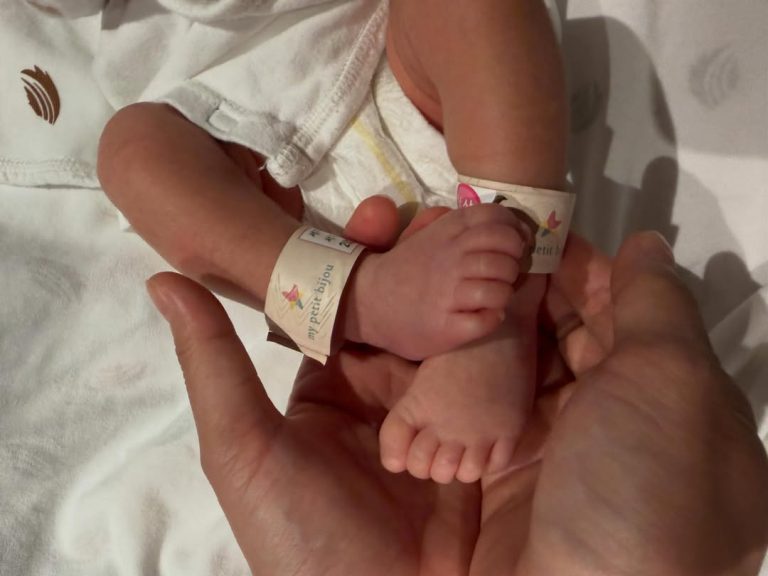 Lee Si Eon And Seo Ji Seung Welcome Their First Child