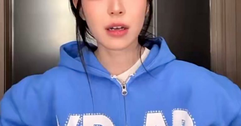 Female Idol Suddenly Runs Off Live Broadcast To Avoid Political Controversy