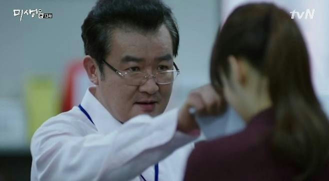 “They’re Father and Son?” Veteran Actor Who Endured 28 Years of Obscurity Heads to Hollywood as Son Dominates in Lead Debut
